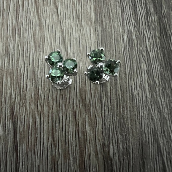 Green aria tourmaline earrings - Picture 4 of 10